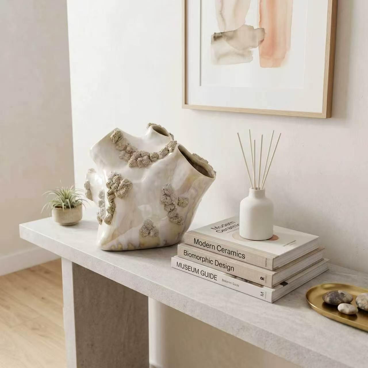 Applied stone vase, cream