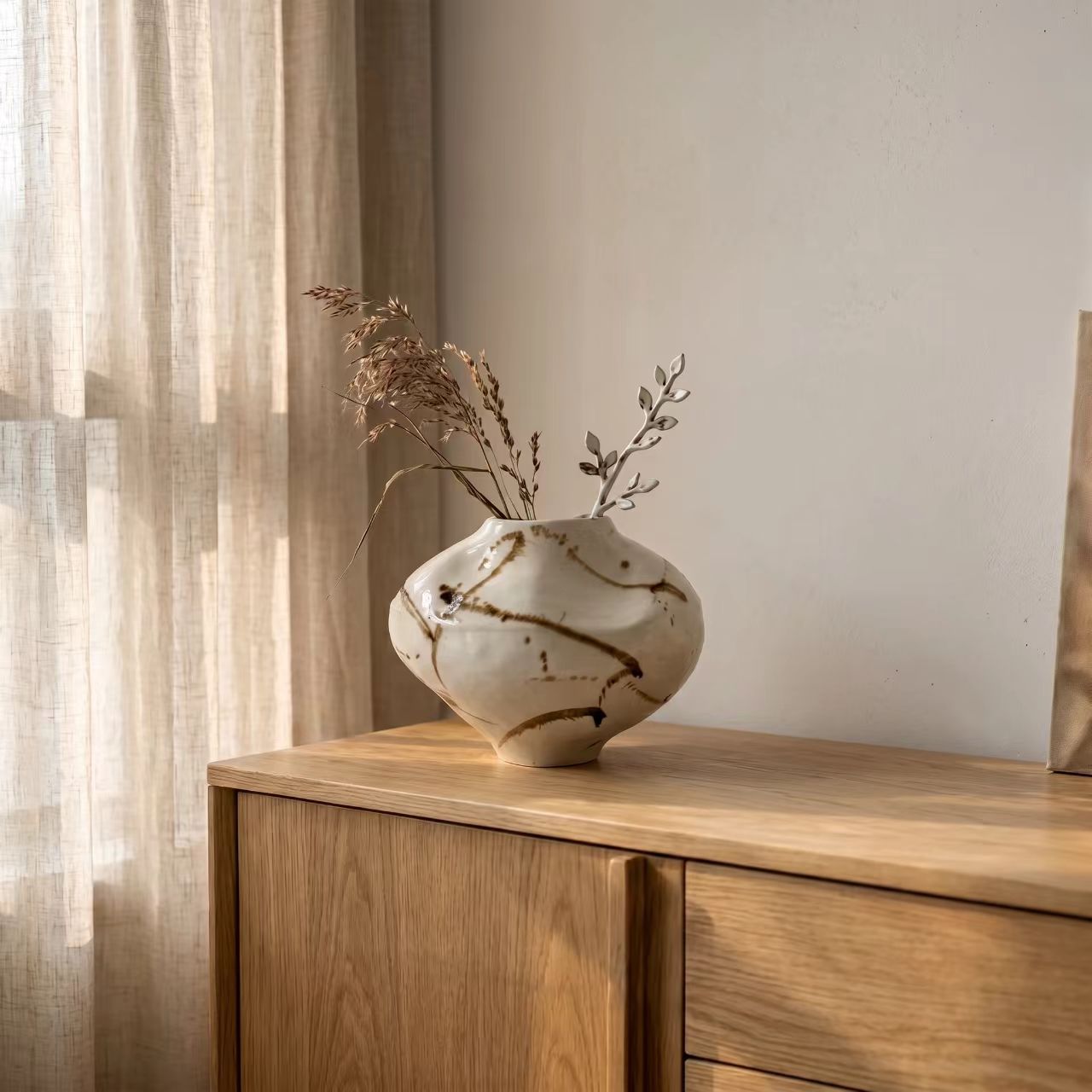 Marbled flat vase, white and black