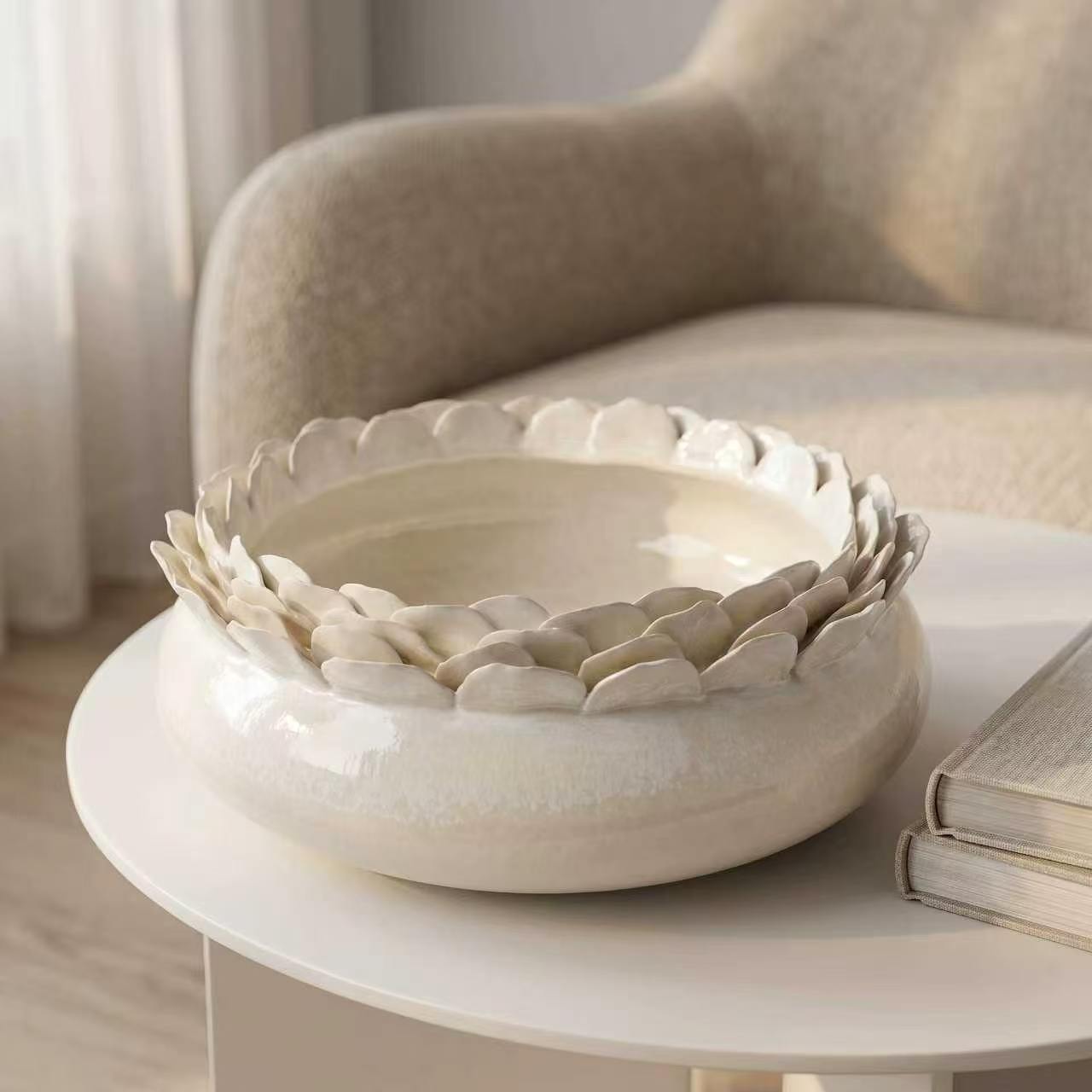 Petal rim bowl, cream