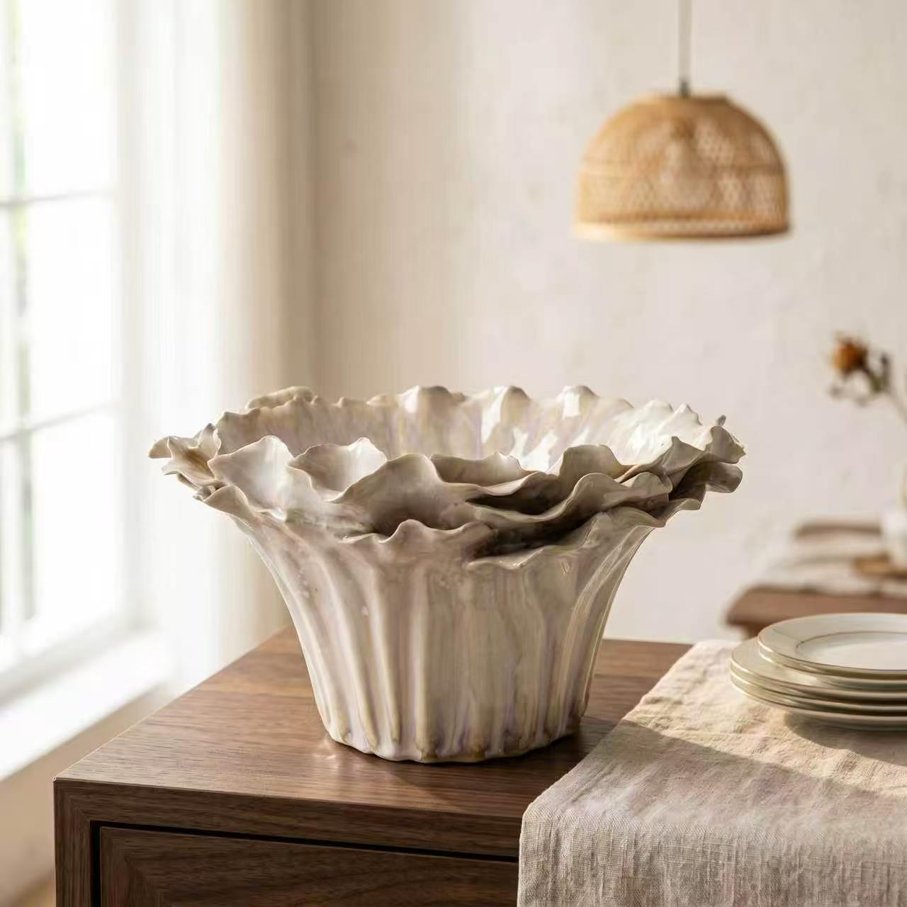 Ruffled bowl, cream