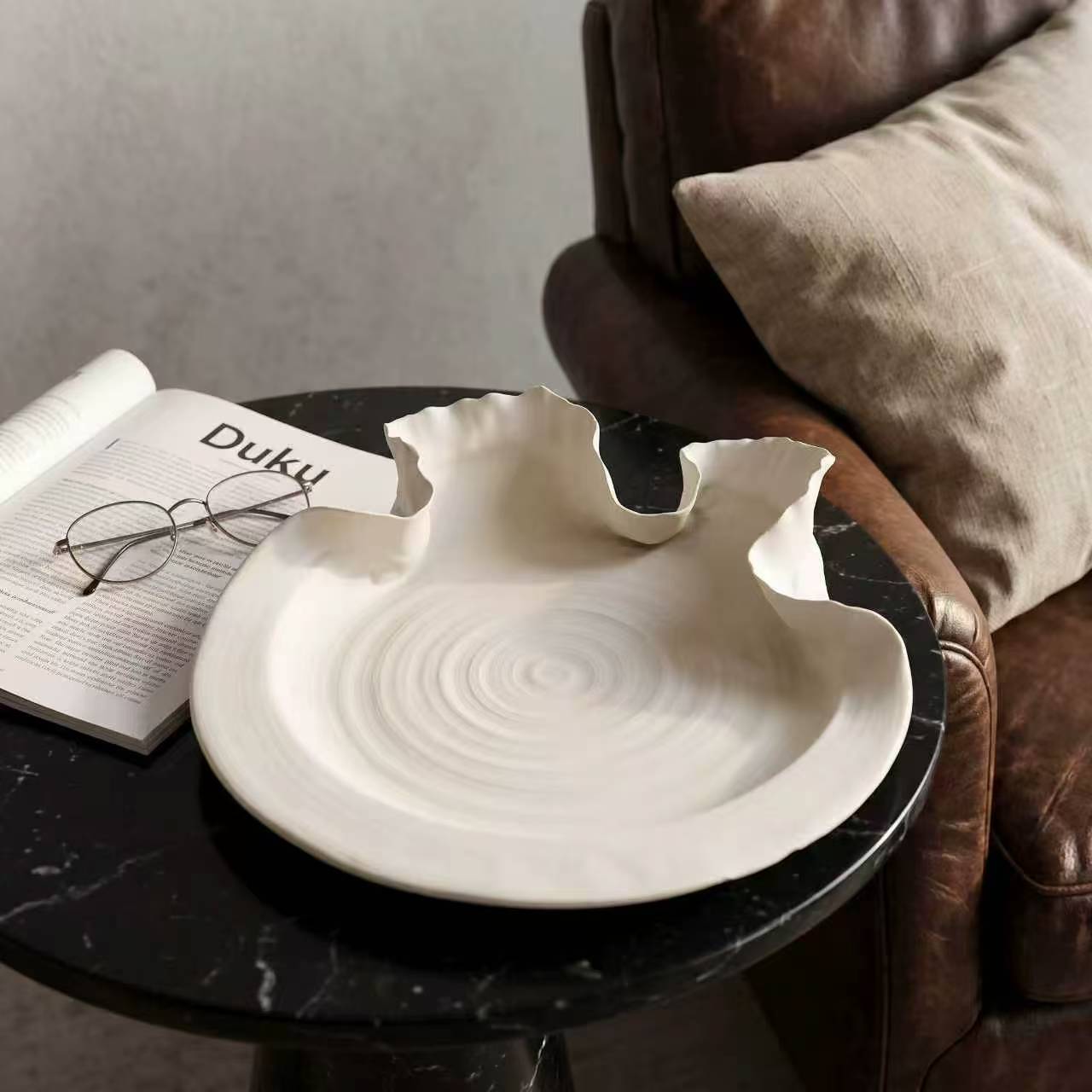 Ruffled shallow dish, white
