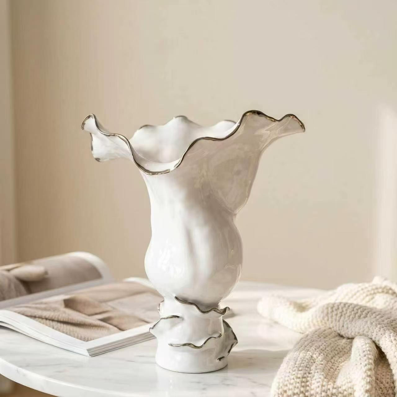 Ruffled trumpet vase, white