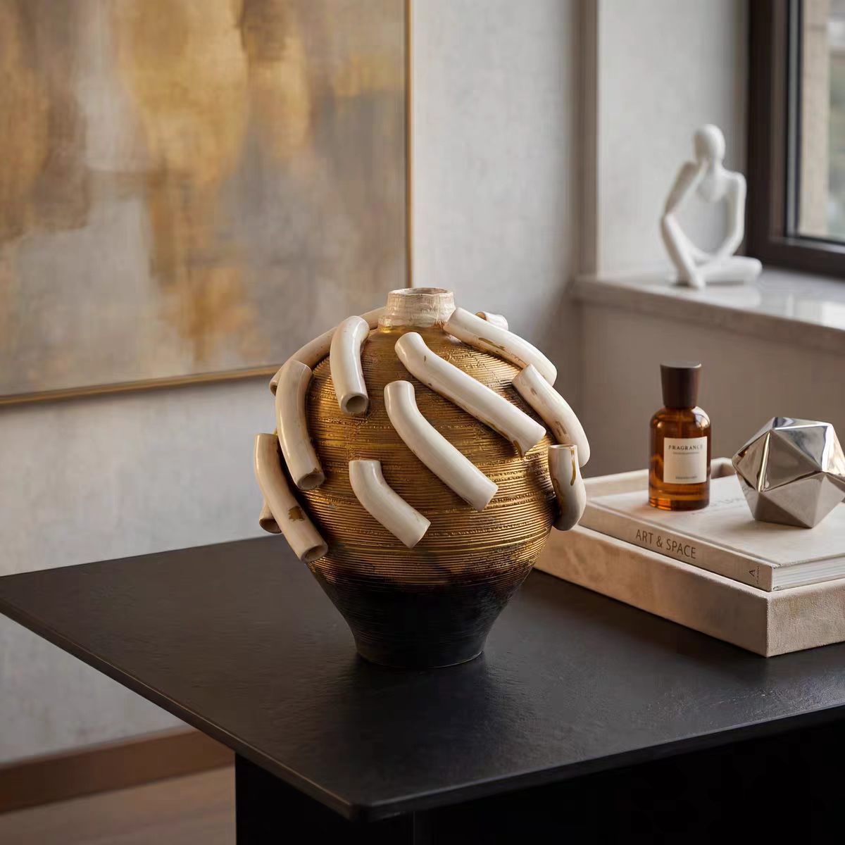 A ceramic product from the Sculptural vases family