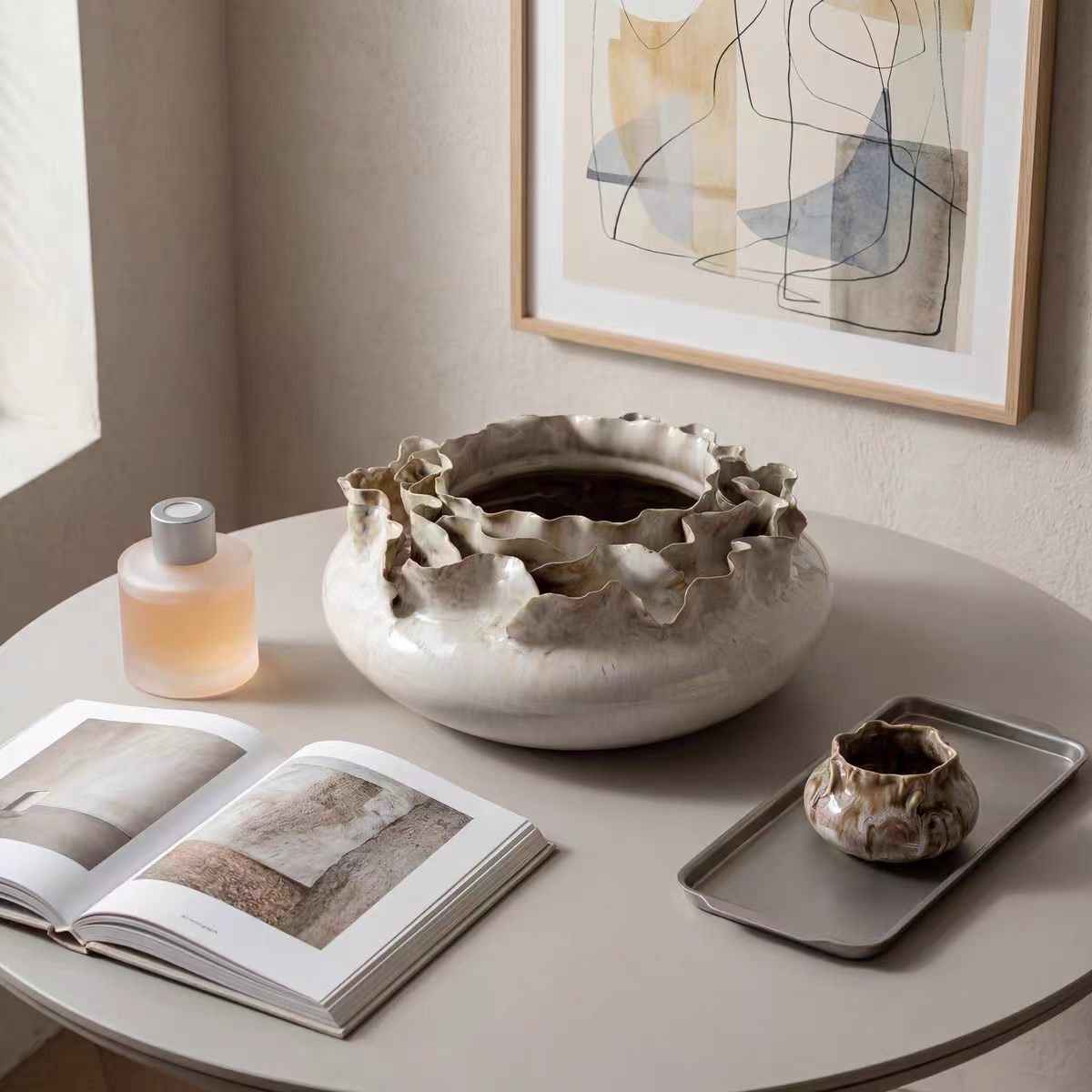 Layered ruffle ceramic bowl in the Tongxin ceramic collection