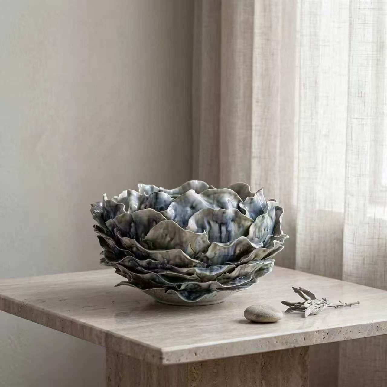 Smoky ruffle ceramic bowl in the Tongxin ceramic collection
