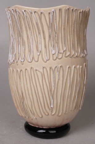 Vertical rib ceramic vessel in the Tongxin ceramic collection