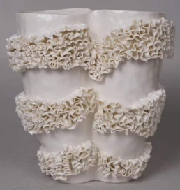White ruffle ceramic vase in the Tongxin ceramic collection